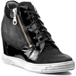 Sneakersy KARINO - 1176/090-P Czarny Lakier. Czarne sneakersy damskie marki Karino, ze skóry. W wyprzedaży za 279,00 zł.