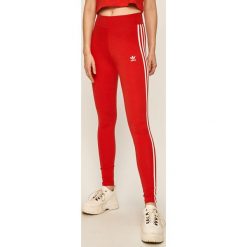 Adidas Originals - Legginsy. Czerwone spodnie damskie adidas Originals, bez wzorów, z elastanu. W wyprzedaży za 99,90 zł.