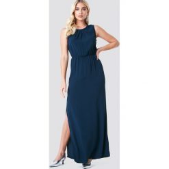 Minimum Sukienka maxi Jilian - Blue. Niebieskie sukienki damskie koronkowe marki Minimum, w koronkowe wzory, z dekoltem na plecach, maxi. Za 404,95 zł.