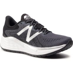 Buty NEW BALANCE - WVARELB1 Czarny. Czarne buty sportowe damskie New Balance, bez wzorów, ze skóry ekologicznej, sportowe, do biegania. Za 299,00 zł.