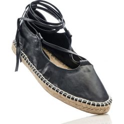 Baleriny sznurowane bonprix czarny. Czarne baleriny damskie lakierowane bonprix, w paski. Za 21,99 zł.
