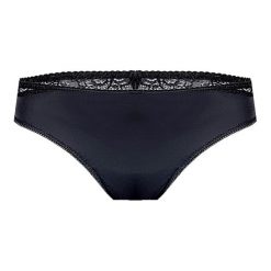 Stringi "Ivone" w kolorze czarnym. Czarne stringi damskie Kinga, m, w koronkowe wzory, z koronki. W wyprzedaży za 32,95 zł.