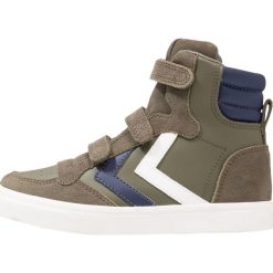 Hummel STADIL Tenisówki i Trampki wysokie olive/night. Zielone trampki dziewczęce Hummel, ze skóry. W wyprzedaży za 215,20 zł.