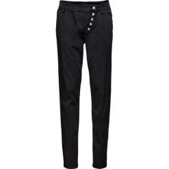 Spodnie chino Slim Fit bonprix czarny "used". Czarne chinosy damskie marki bonprix, z bawełny. Za 89,99 zł.