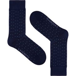 Skarpety Granatowe w Kropki. Skarpetki męskie LANCERTO, bez wzorów, z elastanu. Za 29,90 zł.