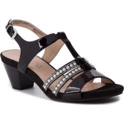Sandały CAPRICE - 9-28310-22 Black Patent 018. Czarne klapki damskie Caprice, z aplikacjami, ze skóry, bez obcasa, na obcasie. Za 269,90 zł.