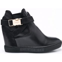 Carinii - Botki. Czarne buty zimowe damskie marki Carinii, z materiału, na koturnie. W wyprzedaży za 269,90 zł.