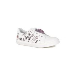Buty Dziecko GBB MUTA. Białe trampki dziewczęce GBB, bez wzorów, bez zapięcia. Za 272,30 zł.