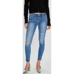 Tally Weijl - Jeansy Zoe. Niebieskie rurki damskie TALLY WEIJL, z elastanu, z obniżonym stanem. W wyprzedaży za 129,90 zł.