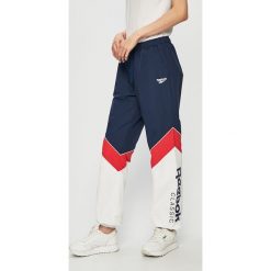 Reebok Classic - Spodnie sportowe. Spodnie damskie Reebok Classic, s, bez wzorów, z poliesteru. W wyprzedaży za 199,90 zł.