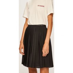Calvin Klein Jeans - Spódnica. Czarne spódniczki damskie Calvin Klein Jeans, s, bez wzorów, z poliesteru, z podwyższonym stanem, mini, rozkloszowane. W wyprzedaży za 299,90 zł.