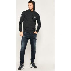 Bluza EA7 Emporio Armani 3HPM18 PJ05Z 0544. Niebieskie bluzy męskie EA7 Emporio Armani, m, bez wzorów, bez kołnierzyka, bez rękawów, bez kaptura. W wyprzedaży za 299,00 zł.