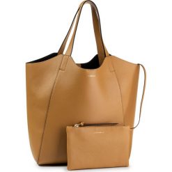 Torebka COCCINELLE - EPA Mistrial E1 EPA 11 01 01 Camel W46. Pomarańczowe torebki klasyczne damskie Coccinelle, ze skóry, klasyczne. W wyprzedaży za 719,00 zł.