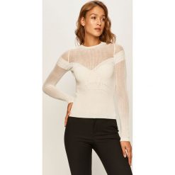 Marciano Guess - Sweter. Białe swetry damskie MARCIANO GUESS, s, z aplikacjami, z wiskozy, z długim rękawem, długie, bez kaptura. W wyprzedaży za 299,90 zł.