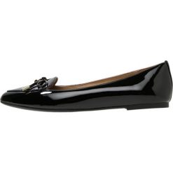 MICHAEL Michael Kors NANCY FLAT Półbuty wsuwane black. Czarne półbuty damskie skórzane marki MICHAEL Michael Kors, przed kolano, na wysokim obcasie. Za 589,00 zł.