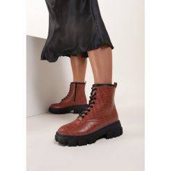 Camelowe Botki Oress. Brązowe botki damskie Renee, bez obcasa, na płaskiej podeszwie, bez zapięcia. Za 139,99 zł.