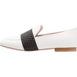 Creepersy damskie: Kenneth Cole New York WALDEN STUD Półbuty wsuwane white