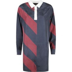 Tommy Hilfiger Sukienka "Icon Rugby Silk". Sukienki damskie TOMMY HILFIGER, bez wzorów, bez kołnierzyka, bez rękawów. Za 399,00 zł.