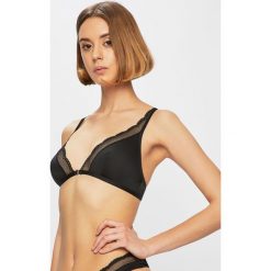 Tommy Hilfiger - Biustonosz. Czarne biustonosze TOMMY HILFIGER, bez wzorów, z elastanu. Za 159,90 zł.