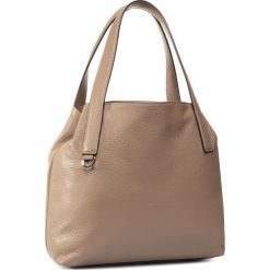 Torebka COCCINELLE - FE5 Mila E1 FE5 11 02 01 Taupe N75. Pomarańczowe torebki klasyczne damskie Coccinelle, z aplikacjami, ze skóry, klasyczne, duże, zdobione, bez dodatków. W wyprzedaży za 839,00 zł.
