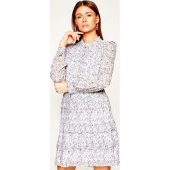 Sukienka codzienna MICHAEL Michael Kors MS08YT1EGG. Fioletowe sukienki damskie MICHAEL Michael Kors, na co dzień, bez wzorów, z wiskozy, bez kołnierzyka, bez rękawów, proste. Za 1039,00 zł.