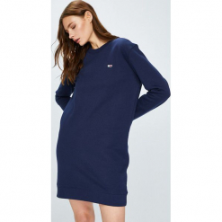 Tommy Jeans - Sukienka. Niebieskie sukienki dzianinowe Tommy Jeans, na co dzień, l, casualowe, z okrągłym kołnierzem, mini, proste. Za 399,90 zł.
