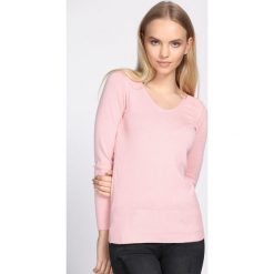 Jasnoróżowy Sweter Selfhood. Szare swetry klasyczne damskie marki Born2be, l, dekolt w kształcie v. Za 29,99 zł.