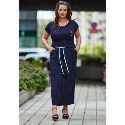 Granatowa sukienka maxi długa z kieszeniami i sznurkiem oversize PLUS SIZE. Szare sukienki damskie Moda Size Plus Iwanek, na co dzień, na lato, s, bez wzorów, z elastanu, bez kołnierzyka, plus size, z długim rękawem, długie, mini, oversize. Za 155,00 zł.