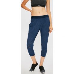 Under Armour - Legginsy TB Balance Mesh Loose Crop. Niebieskie legginsy marki Under Armour, s, z poliesteru, z obniżonym stanem. W wyprzedaży za 199,90 zł.