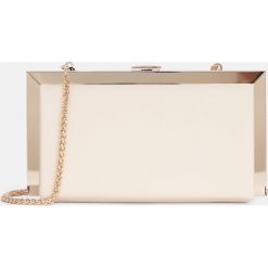Kremowa kopertówka damska. Białe kopertówki damskie marki Kazar, ze skóry, eleganckie, na ramię, duże. Za 399,00 zł.