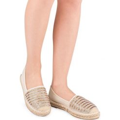 Espadryle damskie Ideal Shoes A-9259 Beżowe. Brązowe espadryle damskie Ideal Shoes, bez wzorów, z tworzywa sztucznego, bez obcasa, na płaskiej podeszwie. Za 66,00 zł.
