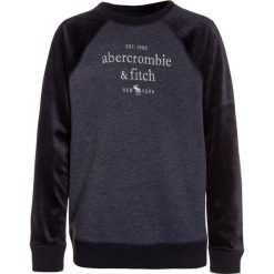 Abercrombie & Fitch MIX CREW Bluza navy. Niebieskie bluzy chłopięce marki Abercrombie & Fitch, z bawełny. Za 159,00 zł.