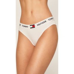 Tommy Hilfiger - Figi. Pomarańczowe majtki damskie TOMMY HILFIGER, s, z elastanu. W wyprzedaży za 79,90 zł.