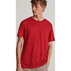 T-shirt z lnu - Czerwony. Czerwone t-shirty męskie Reserved, s, bez wzorów, bez kołnierzyka. Za 59,99 zł.