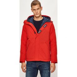 Tommy Jeans - Kurtka. Niebieskie płaszcze męskie Tommy Jeans, s, bez wzorów, z poliesteru, krótkie, z kapturem. W wyprzedaży za 479,90 zł.