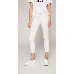 Lee - Jeansy Jodee. Białe jeansy damskie skinny marki Lee, l, z elastanu. W wyprzedaży za 269,90 zł.