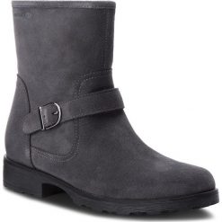 Kozaki GEOX - J Olivia Stivali B J84A5B 00022 C9002 D Dk Grey. Szare kozaki damskie Geox, ze skóry, bez obcasa, bez zapięcia. W wyprzedaży za 219,00 zł.
