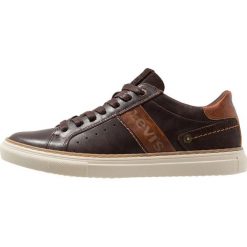 Levi's® BAKER Sneakersy niskie dark brown. Pomarańczowe trampki męskie Levi's®, bez zapięcia. Za 389,00 zł.