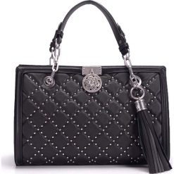 Guess Luxe Torebka "Lola". Szare torebki worki damskie Guess, z aplikacjami, ze skóry. Za 689,00 zł.