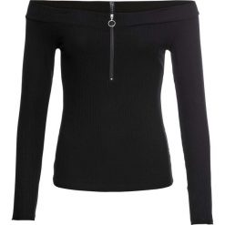 Shirt z dekoltem carmen bonprix czarny. Czarne koszulki damskie bonprix, bez wzorów, bez kołnierzyka. Za 74,99 zł.