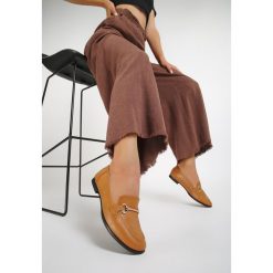 Camelowe Mokasyny Figure Out. Brązowe mokasyny damskie Renee. Za 79,99 zł.
