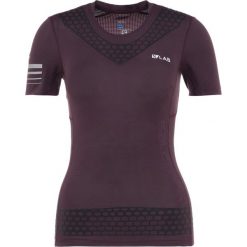 Salomon S/LAB EXO SHORTSLEEVE TEE Tshirt z nadrukiem maverick. Fioletowe topy sportowe damskie marki Salomon, s, z nadrukiem, z poliesteru, bez kołnierzyka, bez rękawów, bez kaptura. Za 419,00 zł.