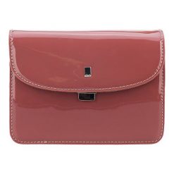 David Jones Damska Torebka Crossbody Dark Pink cm4024. Różowe torebki klasyczne damskie marki David Jones, w paski, bez dodatków. W wyprzedaży za 93,00 zł.