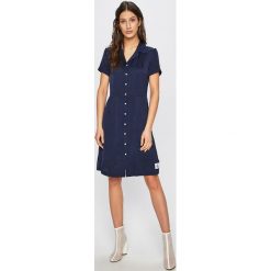 Calvin Klein Jeans - Sukienka. Niebieskie sukienki damskie Calvin Klein Jeans, na co dzień, s, bez wzorów, z wiskozy, casualowe, bez kołnierzyka, z krótkim rękawem, krótkie, mini, rozkloszowane. W wyprzedaży za 229,90 zł.
