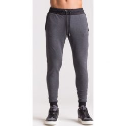 Szare spodnie dresowe ze ściągaczem. Szare spodnie męskie Guess, na imprezę, xl, z aplikacjami, z elastanu. Za 147,60 zł.