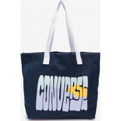 Converse Bubble Torba Niebieski. Niebieskie torebki klasyczne damskie Converse, z nadrukiem, z poliesteru, z nadrukiem, bez dodatków. Za 119,95 zł.