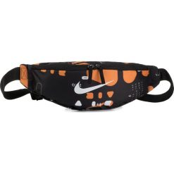 Saszetka nerka NIKE - CK4286 010 Czarny. Czarne torby męskie skórzane Nike, bez wzorów, z materiału, młodzieżowe. Za 99,00 zł.