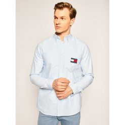Koszula Tommy Jeans Oxford DM0DM07895. Niebieskie koszule męskie Tommy Jeans, xl, bez wzorów, z bawełny, casualowe, bez kołnierzyka, bez rękawów. W wyprzedaży za 269,00 zł.