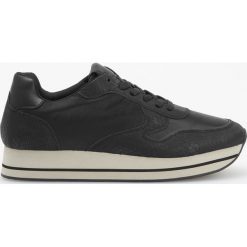Sportowe buty na grubej podeszwie - Czarny. Czarne buty sportowe damskie marki Reserved. Za 139,99 zł.