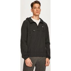 Calvin Klein Performance - Kurtka. Czarne płaszcze męskie Calvin Klein Performance, s, bez wzorów, z tkaniny, krótkie, z kapturem. W wyprzedaży za 399,90 zł.